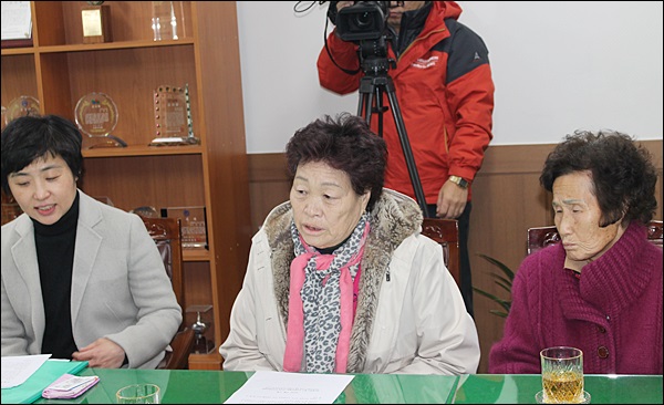 (왼쪽부터)양희･박손칠 대구 동구 지저동 저지대 주민대책위 공동대책위원장(2014.1.13.동구청) / 사진. 평화뉴스 김영화 기자