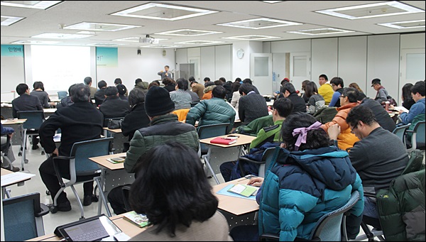 이날 토크콘서트에는 시민 1백여명이 참석했다(2014.2.4.대구MBC) / 사진. 평화뉴스 김영화 기자