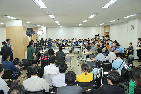 이날 토론에는 시민 150여명이 참석했다(2014.5.28) / 사진.평화뉴스 김영화 기자