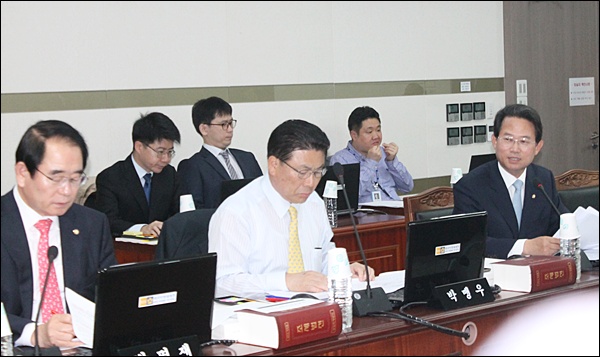 (왼쪽부터)새누리당 박명재, 박맹우, 류성걸 의원(2014.10.20) / 사진. 평화뉴스 김영화 기자