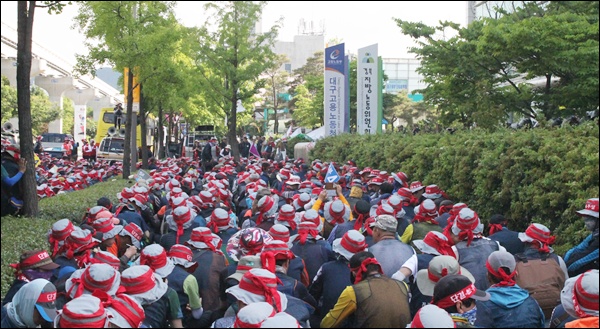 대구노동청을 규탄하는 건설노동자들(2015.5.20) / 사진.평화뉴스 김영화 기자