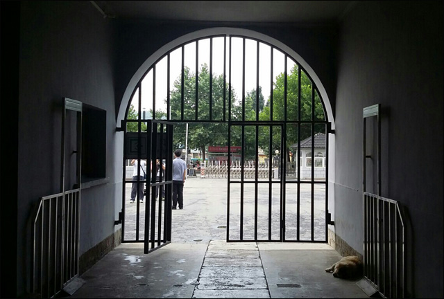 저 문을 나가지 못하고 죽은 항일투사들이 얼마나 될까. 해방 바로 전날에도 여순감옥에서는 독립투사들의 사형이 집행되었다. / 사진. 김두현