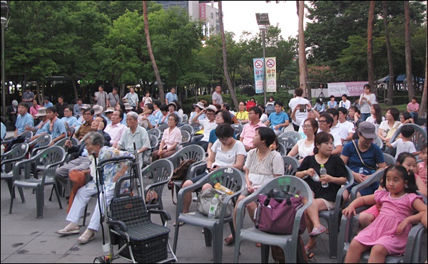 광복 70주년 대구 시민문화제에는 1백여명이 참석했다(2015.8.14) / 사진.평화뉴스 김영화 기자