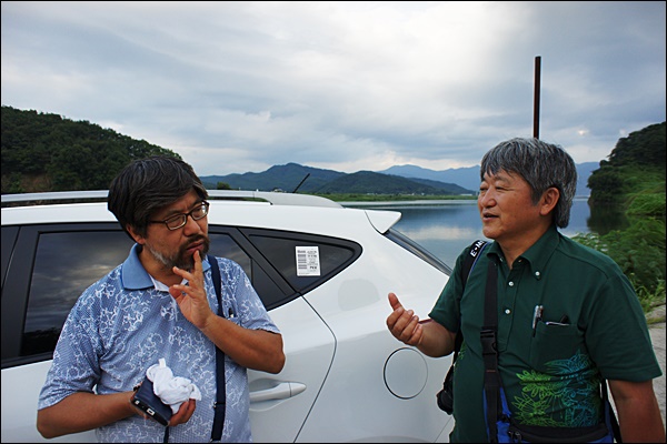 다나카 한일환경정보센터 대표(왼쪽)와 다카하시 구마모토환경보건대학 교수(오른쪽) (2015.8.27) / 사진.평화뉴스 박성하 인턴기자