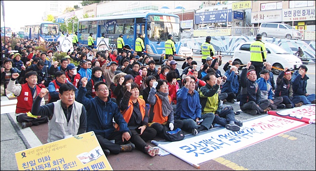 이날 민중대회에는 대구경북지역 노동자 1천여명이 참석했다(2015.10.31) / 사진.평화뉴스 김영화 기자