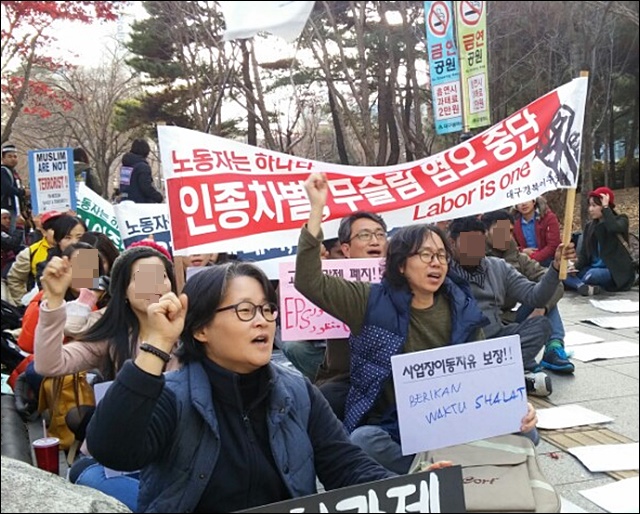 이주노동자와 시민 150여명이 "고용허가제 폐지, 노동허가제 이행"을 요구하는 집회를 가졌다.(2015.12.13 대구2.28공원) / 사진. 평화뉴스 김지연 인턴기자