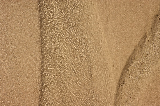 내성천의 고운 모래와 물살이 빚은 작품. 흰수마자의 생존을 위해서는 입자가 고운 모래가 필수적으로 필요하다. ⓒ 정수근