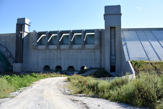 영주댐은 홍수방어라든가, 가뭄극복이라든가, 수력발전용이라든가 일반적인 댐의 목적과는 다르게 계획됐다. 이 댐의 90% 이상의 주목적은 낙동강 보에 물을 채우기 위함이다. ⓒ 정수근
