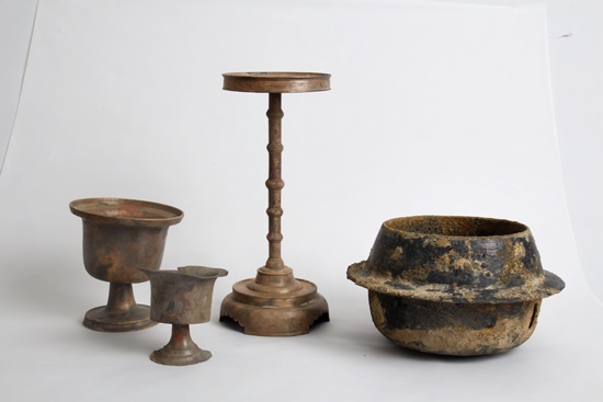 금강사 터의 우물터에서 발굴된 유물들 ⓒ 한국문물연구원