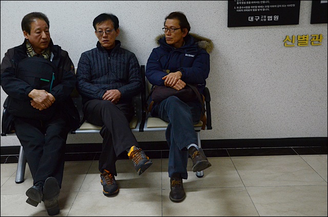 (왼쪽부터)함종호, 손호만, 박종덕씨(2016.1.26.대구지법) / 사진.평화뉴스 김영화 기자