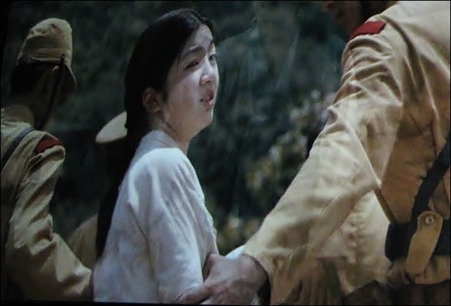 14살 소녀 정민이가 일본군 위안소로 끌려가는 장면 / 자료.'귀향' 홈페이지