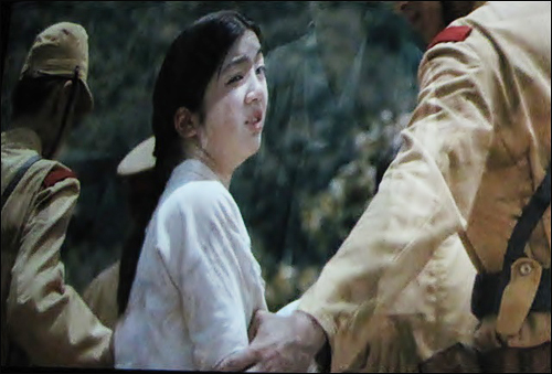 영화 '귀향'에서 14살 소녀 정민이가 일본군 위안소로 끌려가는 장면 / 자료. '귀향' 홈페이지