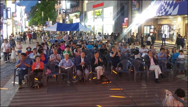이날 문화제에는 시민 70여명이 참석했다.(2016.6.10) /사진.평화뉴스 김지연 기자