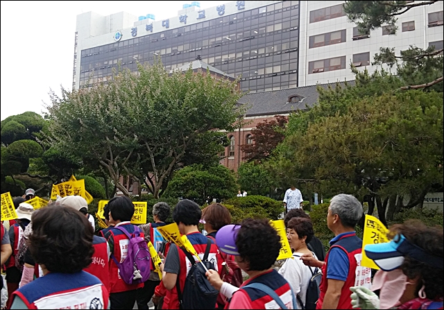 경북대병원 앞을 행진하는 노동자들(2016.6.15) / 사진.평화뉴스 김지연 기자