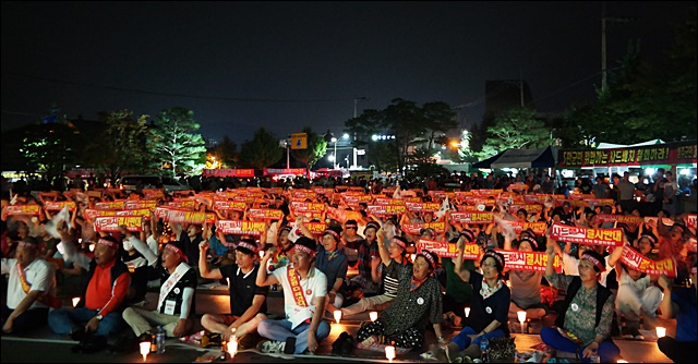 성주 주민들의 일주일째 사드 배치 반대 촛불집회(2016.7.19) / 사진.평화뉴스 김지연 기자
