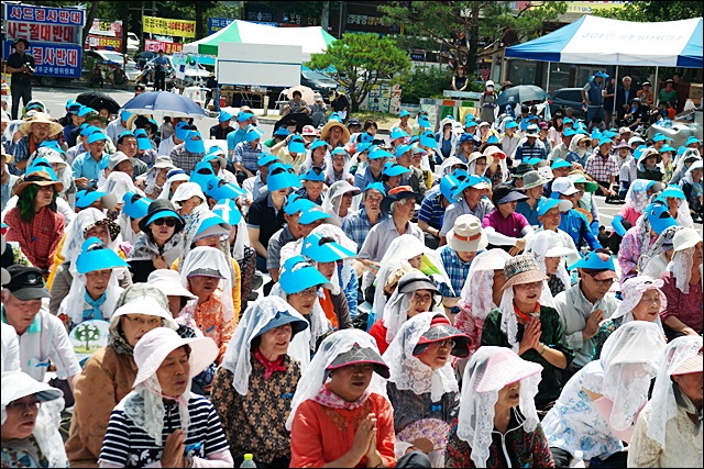 이날 성주군청 앞 미사에는 모두 5백여명이 참석했다(2016.7.23) / 사진.평화뉴스 김영화 기자