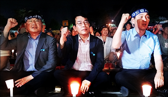 (가운데)성주 사드반대 촛불집회에 참석한 정의당 김종대 의원(2016.8.1) / 사진.평화뉴스 김지연 기자