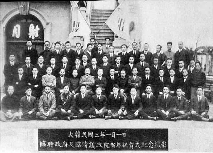 대한민국 3년(1921년) 1월1일 대한민국임시정부 요원들의 단체사진. 사진=국가보훈처