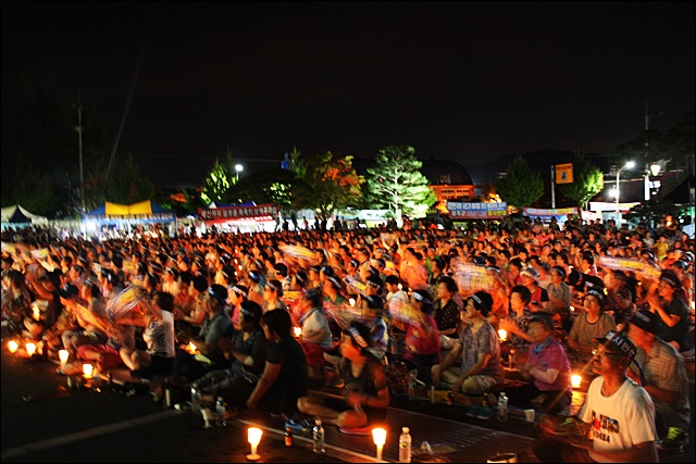 성주 주민들의 40일째 촛불집회(2016.8.21.성주군청) / 사진.평화뉴스 김영화 기자