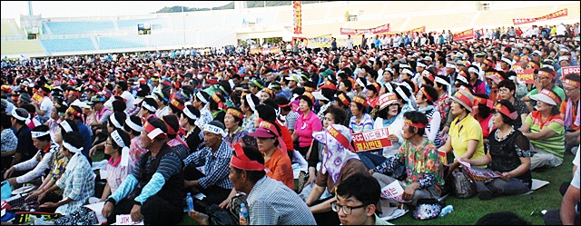 이날 결의대회에는 시민 8천여명이 참석했다(2016.8.24) / 사진.평화뉴스 김영화 기자