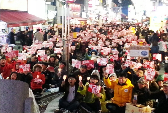 지난 5일부터 매주 열리고 있는 포항 시국대회 / 사진제공.박근혜퇴진 포항시국회의