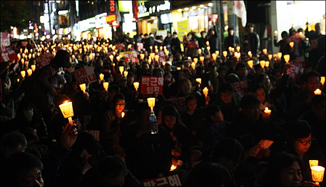 대구시국대회를 밝힌 수 많은 촛불들(2016.11.19) / 사진.평화뉴스 김영화 기자