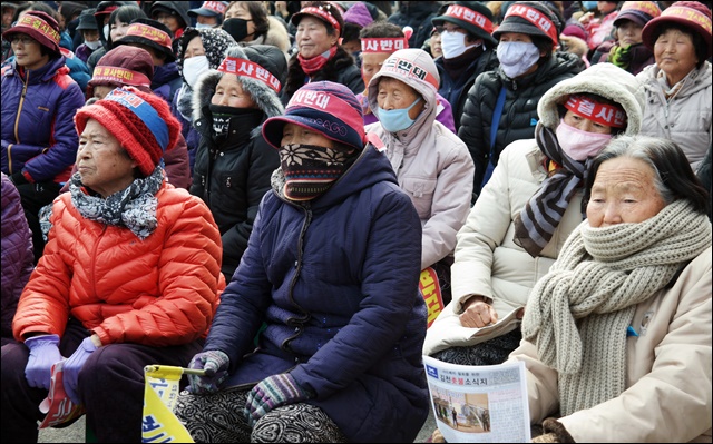 집회에 참여한 성주,김천 주민들(2017.3.8.소성리 마을회관) / 사진.평화뉴스 김지연 기자