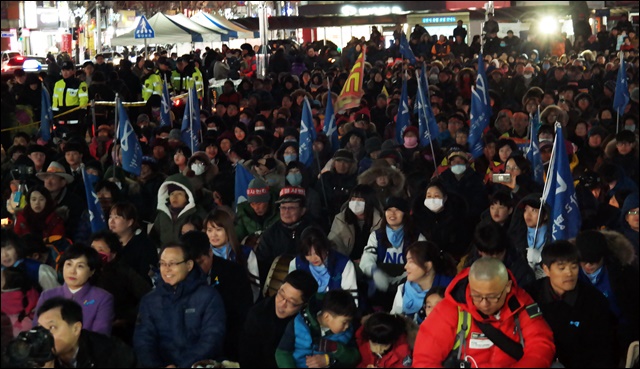 김천의 200번째 사드반대 집회에는 1천여명이 참석했다(2017.3.8) / 사진.평화뉴스 김지연 기자