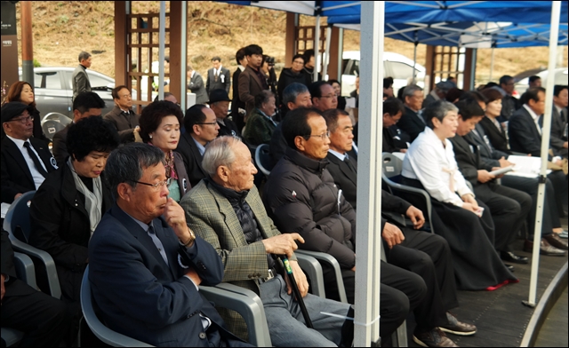 이날 위령제에 유족들을 비롯해 100여명이 참석했다(2017.4.6) / 사진.평화뉴스 김지연 기자