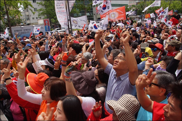 홍준표 자유한국당 대선후보를 지지하는 시민들(2017.5.8) / 사진.평화뉴스 김영화 기자