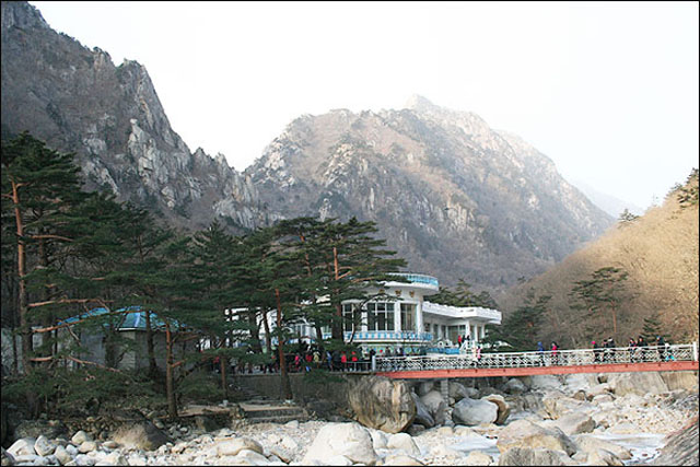금강산 입구 목란관 식당(2008) / 사진. 김두현