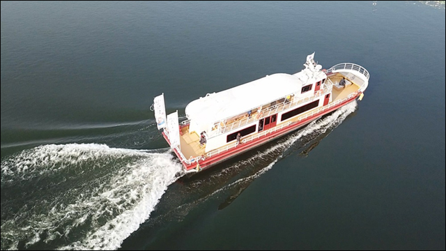 달성군이 벌이는 뱃놀이사업. 이 뱃놀이사업 때문에 결국 달성보의 수문을 못열게 되었다. ⓒ 대구환경운동연합 정수근