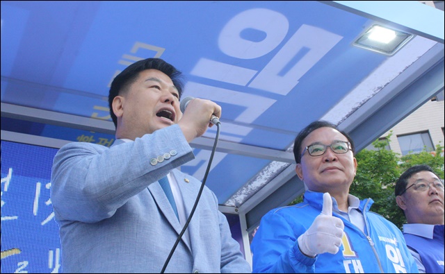 홍의락 의원이 임 후보 첫날 유세장서 발언 중이다(2018.5.31) / 사진.평화뉴스 김영화 기자