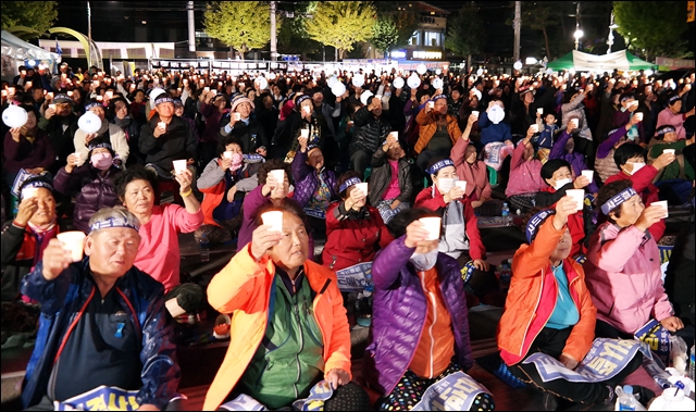 성주 '사드 반대' 촛불을 든 주민들(2016.10.20) / 사진.평화뉴스 김지연 기자