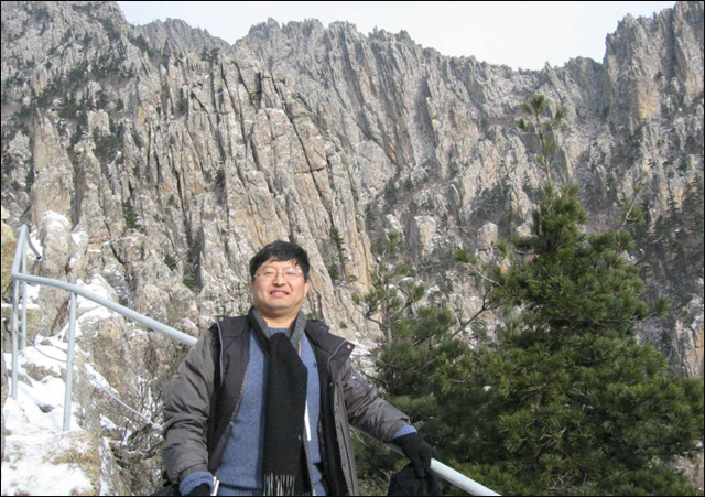 김두현, 2006년 3월 금강산 만물상에서 / 사진 제공. 김두현
