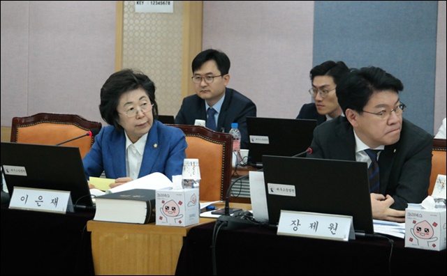 한국당 이은재 의원도 조국 장관에 대한 질의를 했다(2019.10.11) / 사진.평화뉴스 한상균 수습기자