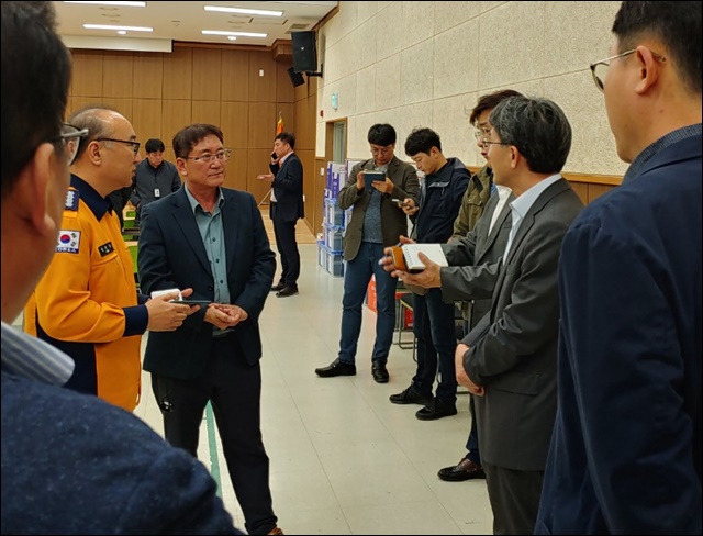 (오른쪽 2번째)KBS 정필모 부사장이 실종자 가족을 만나러 대구에 왔다(2019.11.5) / 사진.평화뉴스 한상균 기자