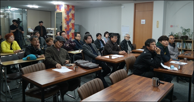 김진향 이사장의 '평화경제의 운명' 강연에 30여명이 참석했다 (2019.11.18.대구 수성구 생명과평화나눔의집) / 사진.평화뉴스 한상균 기자