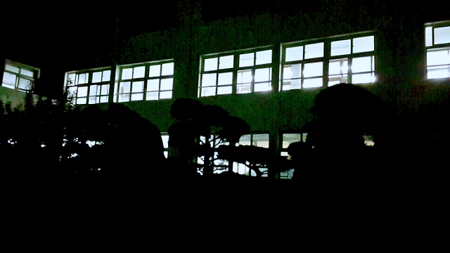 불꺼진 교정, 불켜진 교실...야간자율학습 중인 대구지역의 한 고등학교 / 사진.대구교육청 블로그