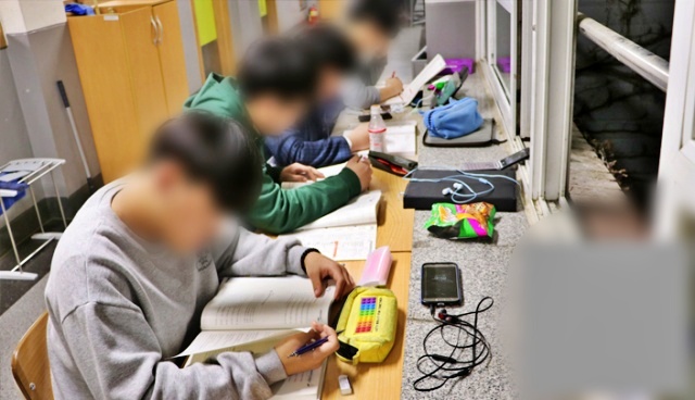 학습실에서 야자를 하고 있는 대구지역의 한 고등학교 학생들 모습 / 사진.대구교육청 블로그