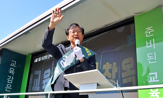 엄창옥 대구교육감 후보의 막판 유세(2022.5.31.대구 달서구 성당못) / 사진.평화뉴스 김영화 기자