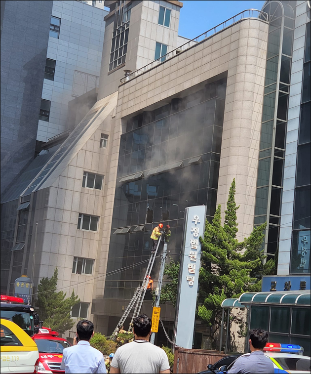 대구 범어동 법원 인근 빌딩 화재 현장(2022.6.9) / 사진 제공. 독자 이재동