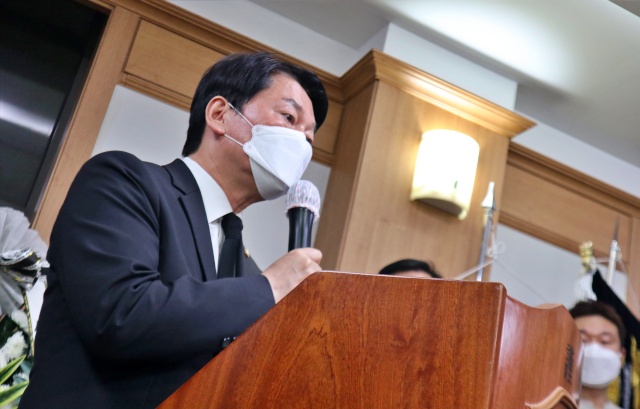 안철수 의원이 추모제에 참석해 추도사를 읽고 있다(2022.6.13) / 사진.평화뉴스 김영화 기자