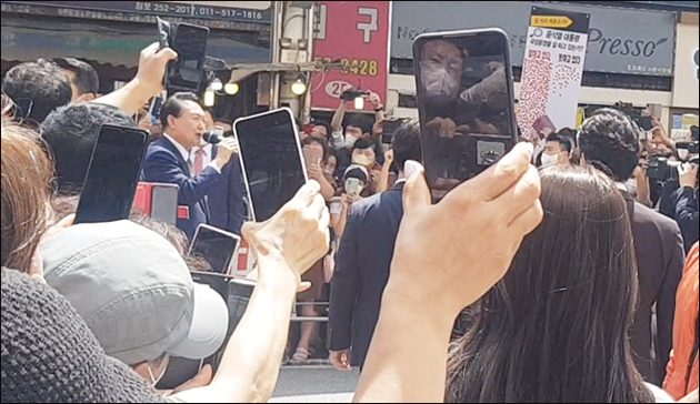 대구 서문시장에서 발언하는 윤석열 대통령(2022.8.26) / 사진. 평화뉴스 유지웅 기자