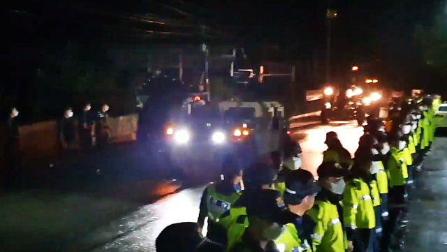 새벽 1시 30분쯤 성주군 소성리 주한미군 사드 기지로 장비 반입(2022.9.4) / 사진.소성리상황실