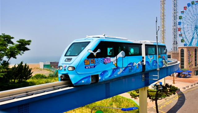 인천 월미은하레일, 지자체가 운영하는 소형 관광 모노레일의 모습 / 사진.인천교통공사