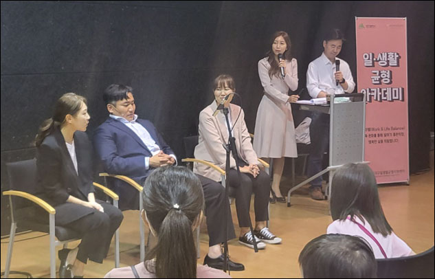 대구청년주간 '일·생활 균형 토크콘서트' 패널로 참석한 배우들...(왼쪽부터) 윤이나라, 홍준오, 이효정 배우(2022.9.17 대구예술발전소 수창홀) / 사진. 평화뉴스 정준민 인턴기자