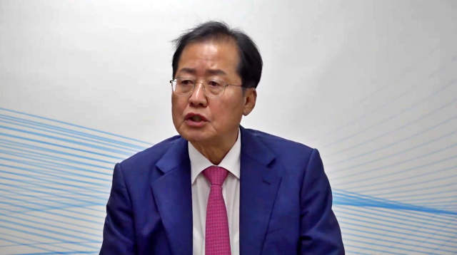 홍준표 대구시장이 취임 100일을 맞아 기자들에게 소회를 밝히고 있다.(2022.10.6) / 사진.대구시