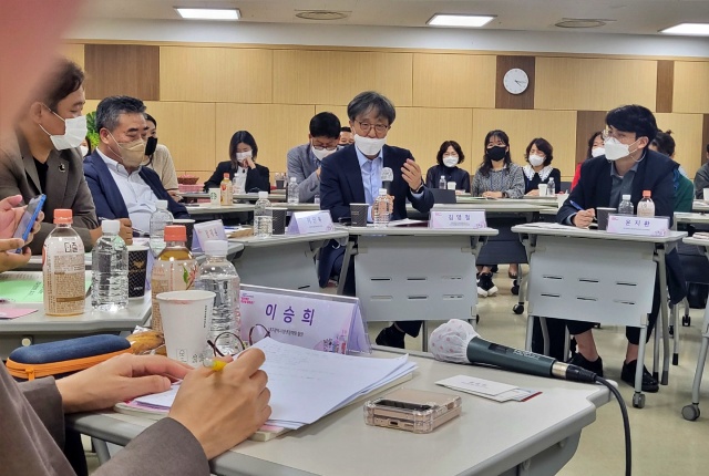 김영철 계명대 교수가 토론에서 발언을 하고 있다.(2022.10.7) / 사진.평화뉴스 정준민 인턴기자