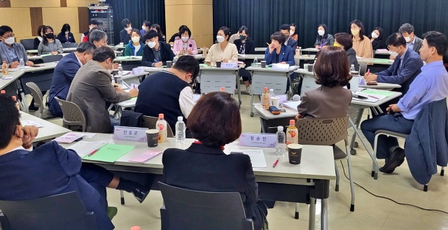 토론에는 50여명이 참석했으며 3시간 가량 진행됐다.(2022.10.7) / 사진.평화뉴스 정준민 인턴기자